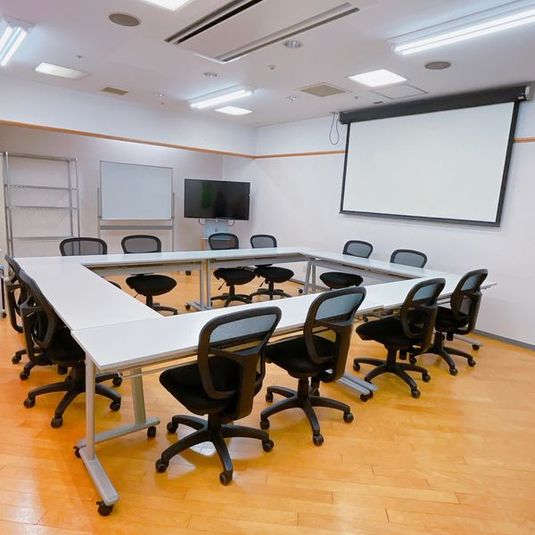 15名まで着席可能な大会議室(75型モニター設置) - シェアオフィス・コワーキングスペース ステージライン仙台駅前