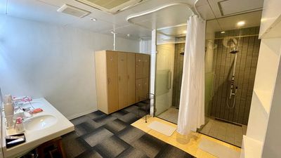 フィットネスジムのシャワールーム - ビビットジム ビビットゴルフ 名古屋高岳店 シャワールームの室内の写真