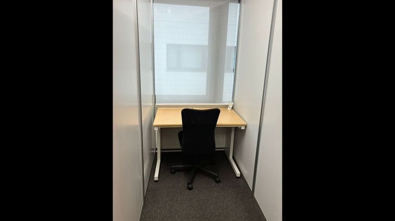 お一人様専用のコンパクトなお部屋です。 - 麻布十番ライズオフィス 麻布十番ライズオフィス　一人用個室【No.2】の室内の写真