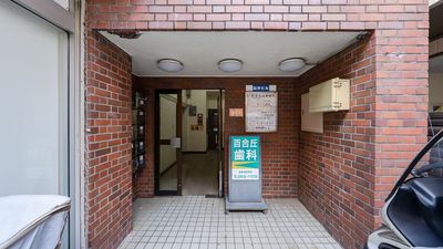 建物入口です。そのまま２F へお上がりください。 - PALETTEスタジオ 百合ヶ丘の室内の写真