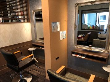 RockackBase（ロッカクベース） 西院地区、美容師さん向けシェアサロン1席　22時まで使用可能の室内の写真