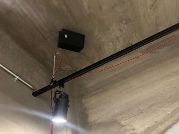 高品質「天井埋込型スピーカー」完備。スタジオ全体を包み込む音響でテンションが上がります。 - 箕面船場阪大前スタジオ 箕面船場阪大前スタジオ　Dstudioの設備の写真