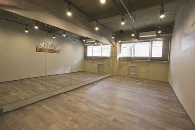 【箕面船場阪大前4分】個人練習・TikTok撮影に最適｜調光ライトで映える動画を - 箕面船場阪大前スタジオ