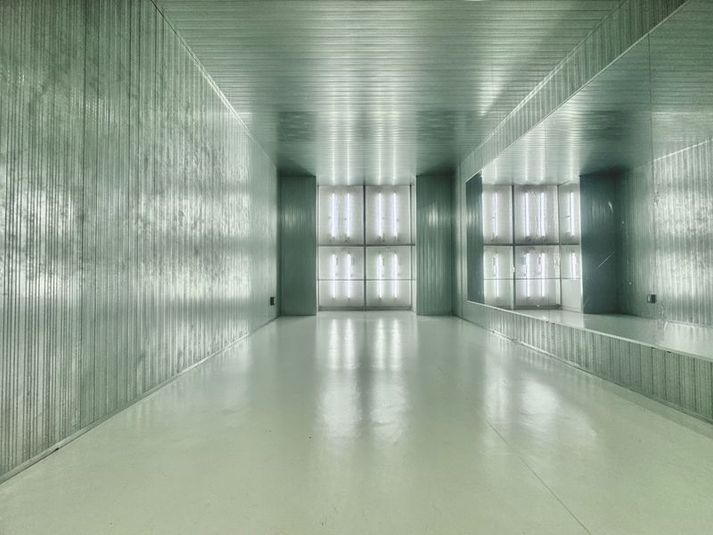 天井照明＋蛍光灯 - in the house / Shibuya "Gallery" 1Fの室内の写真