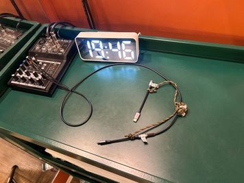 iPhone / 各種スマホ接続用ケーブル完備（イヤホンジャック変換アダプタもご用意）。 - 箕面船場阪大前スタジオ 箕面船場阪大前スタジオ　Bstudioの設備の写真