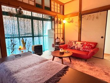 自然光が入る優しい空間です
冷蔵冷凍庫も使えます - kukuna kukuna｜静かに過ごせる個人宅レンタルスペースの室内の写真