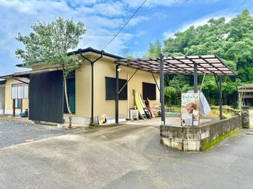 こちらが入口です。 - kukuna kukuna｜静かに過ごせる個人宅レンタルスペースの外観の写真