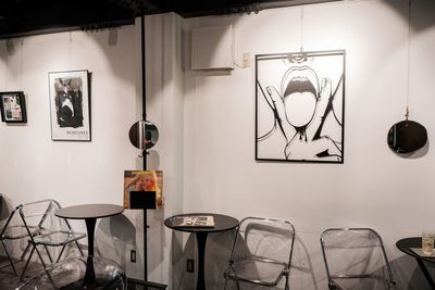 ピクチャーレールも引いていますので、展示等も対応可能です。 - 体験型広告スペース 『カメレオ』 Chameleo （カメレオ）の室内の写真