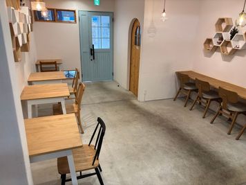 レイアウト2 - カフェスペースLemon カフェスペース貸切（キッチン利用無し）／最大16名の室内の写真