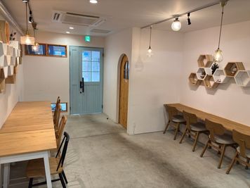 レイアウト2 - カフェスペースLemon カフェスペース貸切（キッチン利用無し）／最大16名の室内の写真