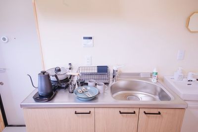 調理器具・食器類は最低限あります。簡易的な調理可能。調味料の備え付けなし。 - レンタルルーム870(はなれ)の設備の写真