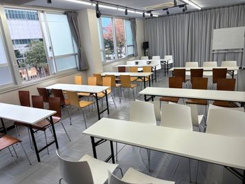勉強会・講習会仕様 -  REISEN SALON ( 冷泉サロン )  REISEN SALON (冷泉サロン)【 イベント仕様 】の室内の写真