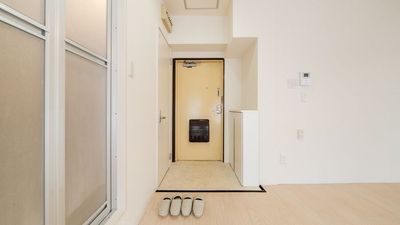 白を基調とした明るく綺麗なスタジオです✨ - レンタルダンススタジオPallet鶴見の入口の写真