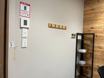 いいオフィス恵比寿 【恵比寿駅徒歩1分】4名会議室（Room E） 【3階】の室内の写真