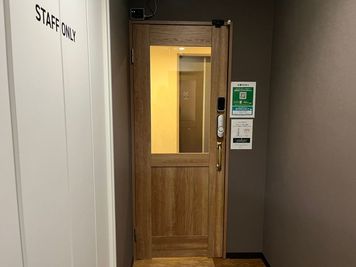 いいオフィス恵比寿 【恵比寿駅徒歩1分】4名会議室（Room E） 【3階】の室内の写真