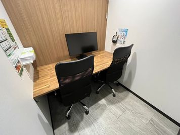 【恵比寿駅から徒歩1分】モニター・フリードリンク付き2名個室（ブース35）※予約時間前は入室不可【3階】 - いいオフィス恵比寿
