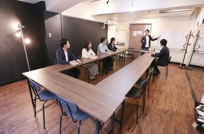 神田駅 地下4番出口徒歩30秒 🌞ダンス練習もできる会議室👪エレベーター有/モニター/ホワイトボード👫無料Wifi🌟 - リンクスペース神田A　駅近貸会議室・スタジオ