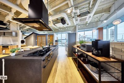 開放的なキッチンスペースです。ショールームで展示しているキッチンをご利用いただけます。 - 鈴与ホームパル株式会社　豊橋ショールーム