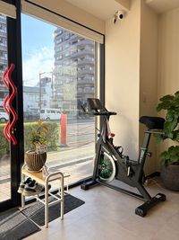 エアロバイク - パーソナルジムReBody  マシンピラティスパーソナルトレーニング　naturalbodyの室内の写真