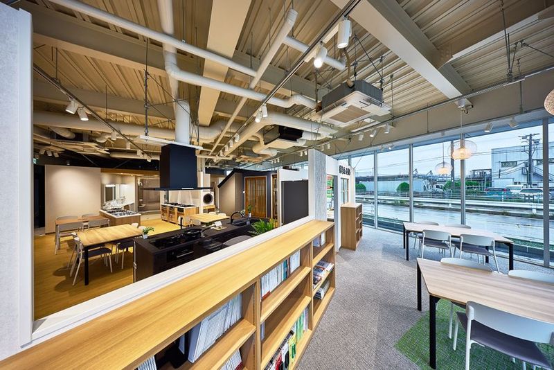 豊橋ショールーム　テーブル利用 - 鈴与ホームパル株式会社　豊橋ショールーム