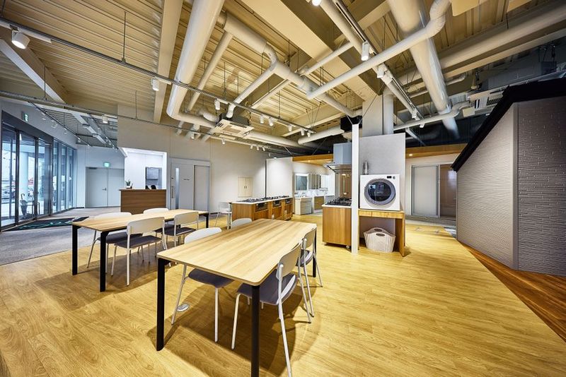 豊橋ショールーム　テーブル利用 - 鈴与ホームパル株式会社　豊橋ショールーム