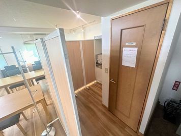 室内にはお手洗いもございます！ - SaCuLa千歳烏山の室内の写真