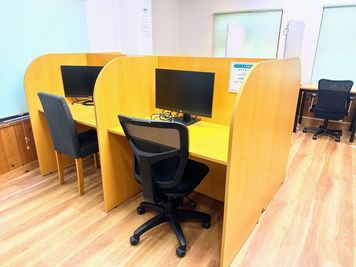 作業に集中していただけるブース席もございます！ - SaCuLa千歳烏山の室内の写真