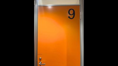 「9」と書いてあるお部屋をご利用ください。中から施錠できるため安心してお使い頂けます。 - 西新宿ライズオフィス１st 西新宿ライズオフィス１st　一人用個室【No.9】の入口の写真