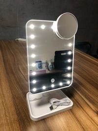 充電式　女優ライト付きミラー - 新宿三丁目会議室＆ゲーム　aw-spaceの設備の写真