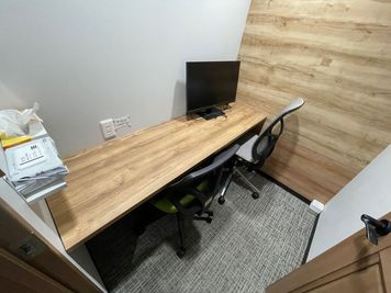 【恵比寿駅徒歩1分】モニター・フリードリンク付き2名個室（ブース6）※狭め【5階】 - いいオフィス恵比寿