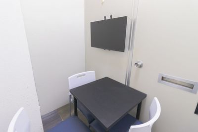 【広島駅出口徒歩4分!定員3名!】27インチモニター・10Gbps光回線・WiFi全て無料!ふれあい貸し会議室 広島No156 - ふれあい貸し会議室 広島精慎会