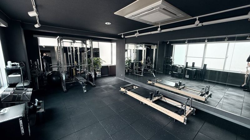 HAL パーソナルジムPolish代々木　タフスタッフなど使いやすいの室内の写真