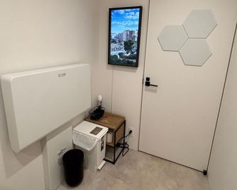 【お手洗い内】おむつ交換台設置 - カフェスペースLemon カフェスペース貸切（キッチン利用無し）／最大16名の設備の写真