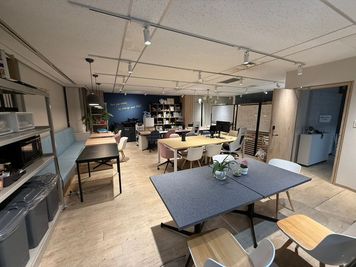 【西新宿五丁目駅 徒歩2分】名刺交換会/おしゃれセミナーに人気✨️バーカウンター/キッチン付き35名多目的スペース - ミートアップカフェ西新宿