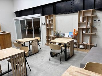 ヤマキウ南倉庫の室内の写真