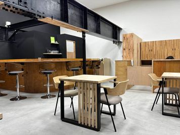 ヤマキウ南倉庫の室内の写真