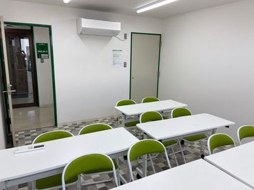 サングリーンスポーツ京都 レンタル学習室 4Fの室内の写真