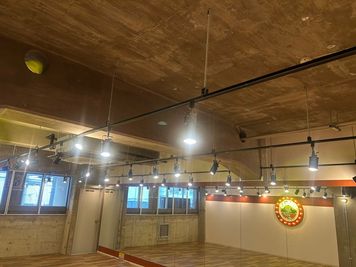 【撮影に大人気】スマホ一つでMVのような仕上がりに。調光機能で雰囲気を演出 - 箕面船場阪大前スタジオ 箕面船場阪大前スタジオ　Bstudioの室内の写真