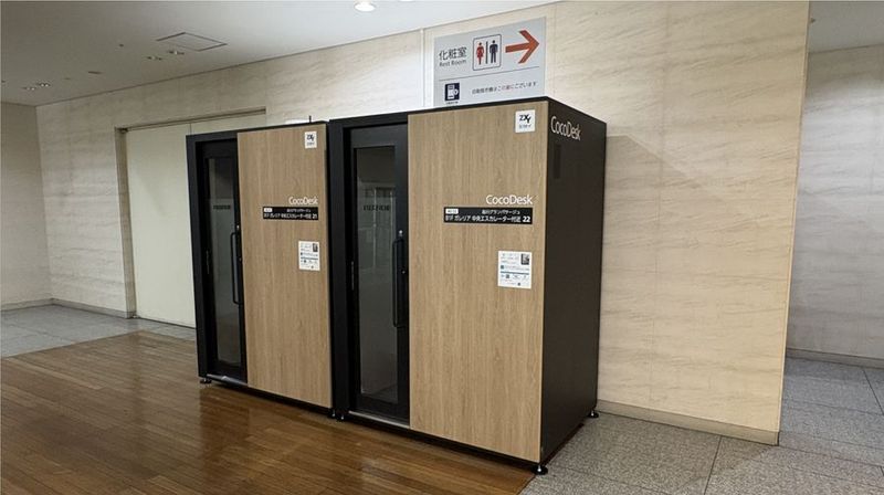 CocoDesk [AZ-22]  - CocoDesk [AZ-22] 品川グランパサージュ　B1Fガレリア 中央エスカレーター付近　２２番ブース