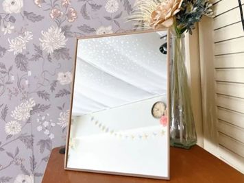 小さめミラー／メイク直しに - レンタルスペースemu アメ村・心斎橋アクセスよし✨レンタルスペースemuの設備の写真