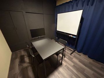 ビジネスルームも登場🎵モニター、ホワイトボード完備　小規模講座に最適 - 熊本八代レンタルサロンＵＭＩの室内の写真