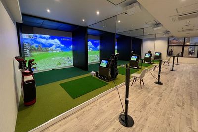 24時間OPENのインドアゴルフ練習場⛳️話題のシミュレーションゴルフを体験！ - マイゴルフレーンライフガーデン綱島店