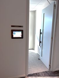 Room5入口 - NBFプラチナタワー  白金高輪駅直結｜WEB面接・会議に最適｜Wi-Fi・モニター　Cの入口の写真