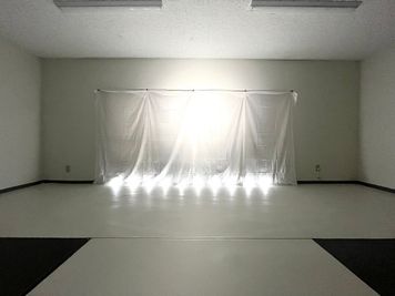 Lii danceダンススタジオ 日暮里駅から徒歩3分！個室のリノリウムスタジオ！ライトつきの室内の写真