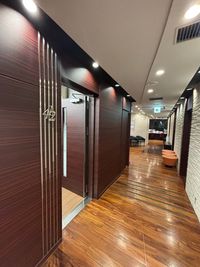 ミュージックアベニュー栄 グランドピアノ防音部屋 412番教室の入口の写真