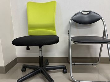 椅子（貸出備品） - 株式会社グローバルキャリア研究所 セミナールームＣの設備の写真