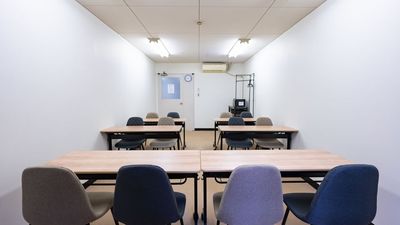 テーブル配置を変えて、理想の空間に✨会議がもっと魅力的に、クリエイティブなアイデアが生まれる場所へ💡🌟 - 三宮貸し会議室　  NMスペース エリア No,1の駅近！三宮貸し会議室　NMスペースの室内の写真