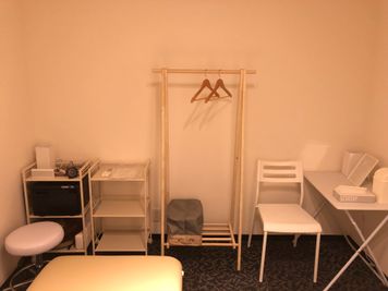 LaQoo天神橋三丁目ヨガスタジオ ２階まんなか個室（セラピー室）の室内の写真