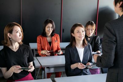レッスン、研修、会議、展示会、交流会にも利用できる。
 - 【名古屋矢場町3分NYスタイル空間】D→START名古屋栄本店 Ⅾ→START名古屋本店「第1セミナールーム＆スタジオ」の室内の写真