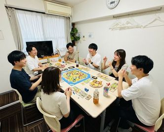 ボードゲームで多くご利用頂いております。 - TSUBAKI横浜 TSUBAKI横浜スペースの室内の写真